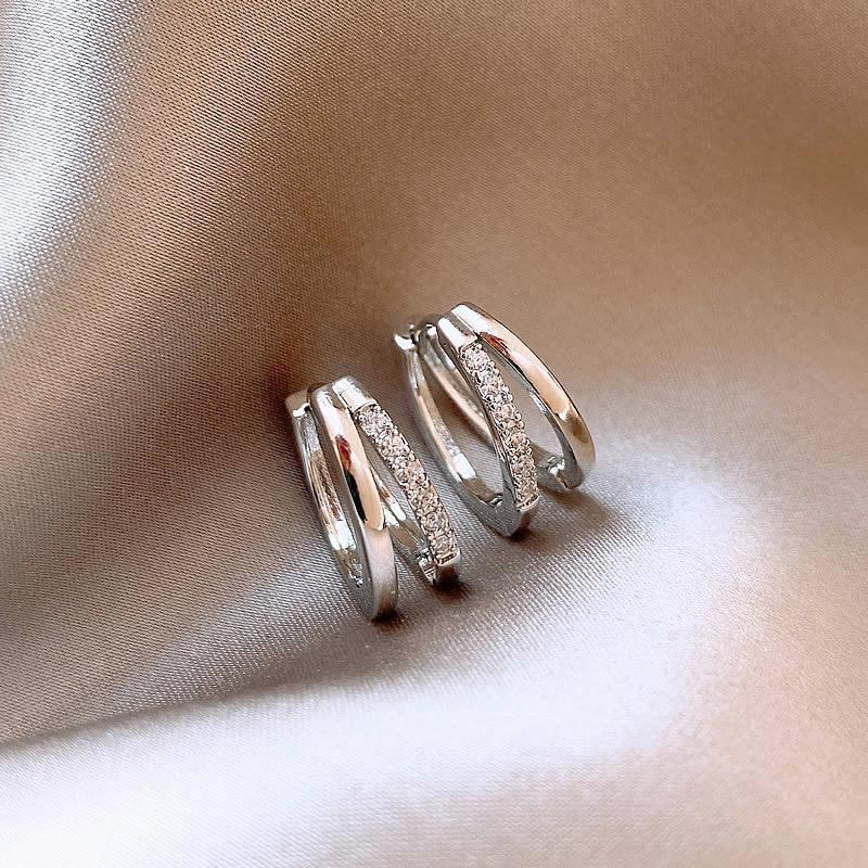 S925 silver needles, pure titanium steel, hypoallergenic double-loop stud earrings.